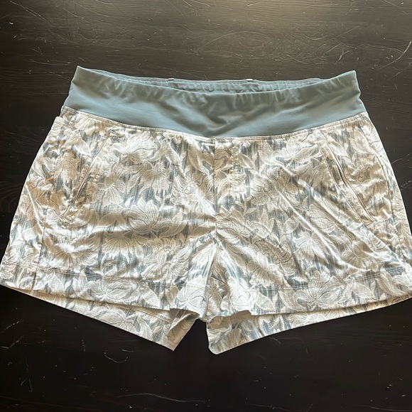 Athleta Trekkie North Short - Picture 1 of 5